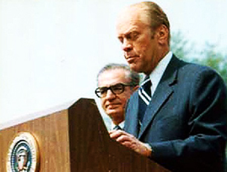 پرونده:ShahanshahAryamehrPresidentFordWhitehouse25Ordibehesht1354f2.jpg