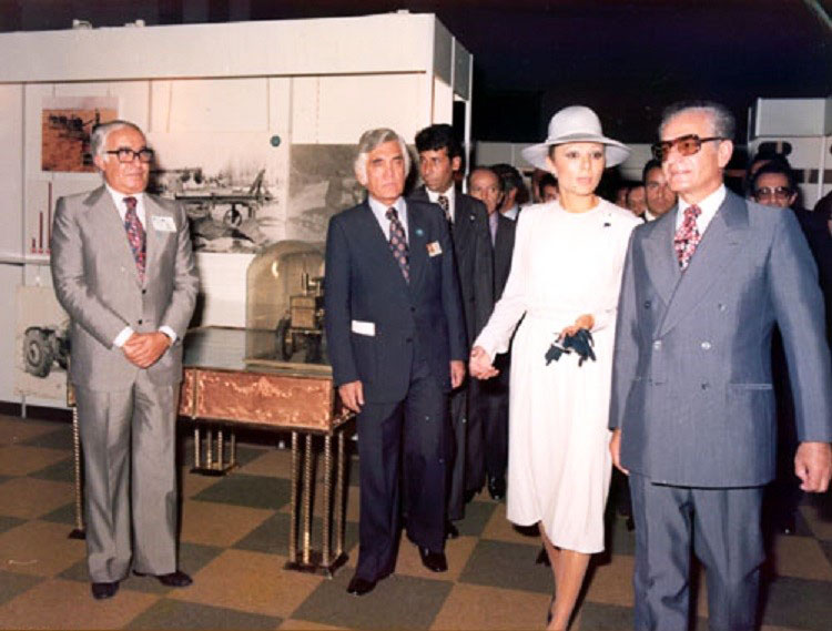 پرونده:ShahanshahAryamehrShahbanouAsrPahlaviExhibition16Shahrivar2535d.jpg