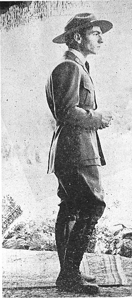 پرونده:MohammadRezaPahlaviCP1315Scouting2.jpg