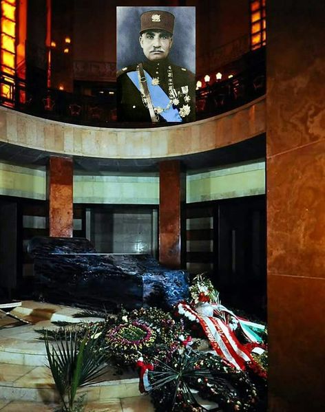 پرونده:RezaShahBozorgTomb3.jpg