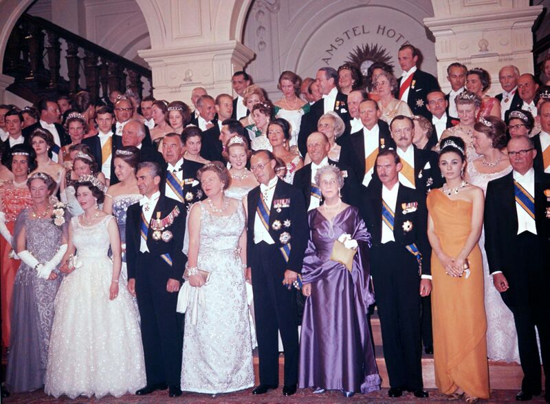 پرونده:Majesties25thWeddingAnniversaryQueenJuliana1341.jpg
