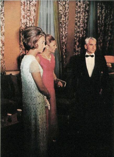 پرونده:AryamehrShahbanouPrincessSofia23Mehr1348.jpg