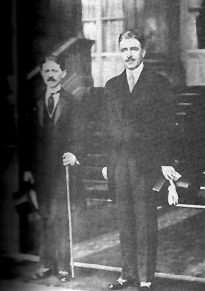 پرونده:AbdolhosseinTeymourtash va HosseinAla.jpg