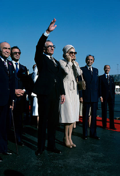 پرونده:AryamehrGiscard d’EstaingDepartureMehrabadMehr2535.png