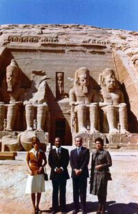 ShahanshahAryamehrShahbanouPresidentSadatLuxorDey1353d.jpg