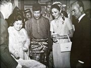 ShahanshahAryamehrShahbanooVisitSelangorMalaysiaDey1346a.jpg