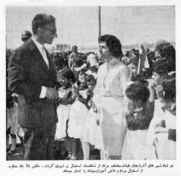 پرونده:ShahanshahVisitMahabadMehr1341.jpg