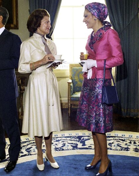پرونده:ShahbanouFirstLadyBettyFord BlueRoom25Ordibehesht1957.jpg
