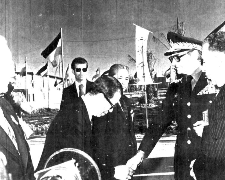 پرونده:ShahanshahIranianJapanesePetrochemicalDirectors1977.jpg