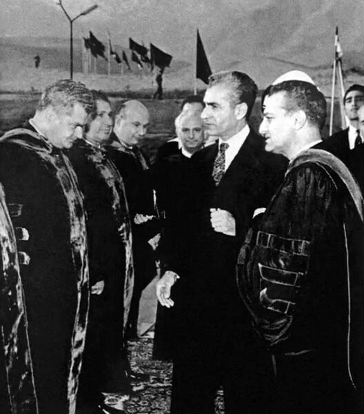 پرونده:Shahanshah ShahbanooMelliUniversity1343b.jpg