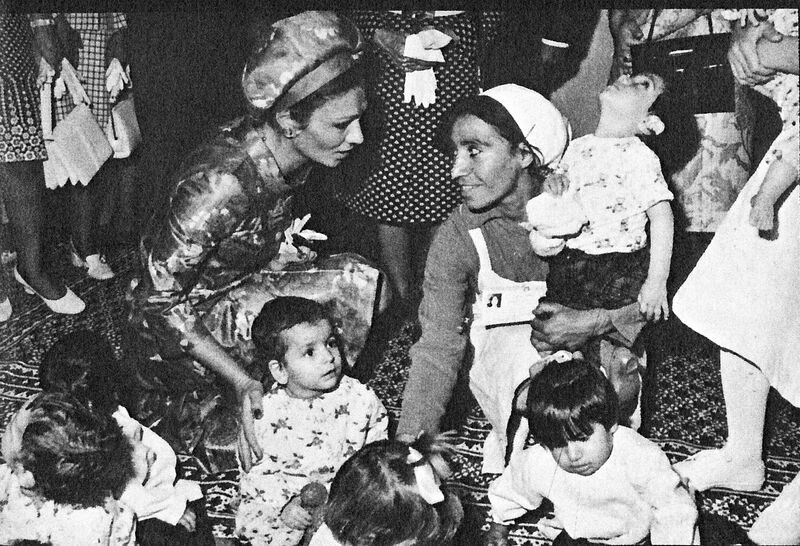 پرونده:ShahbanouFarahPahlaviOrphanageKerman1351.jpg