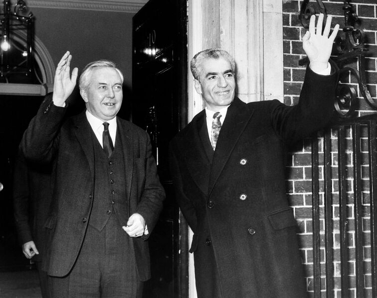 پرونده:ShahanshahGreetedByWilsonBritishPM1343.jpg