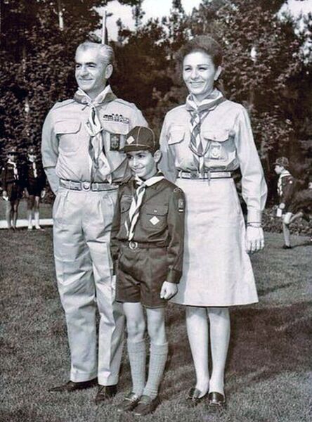 پرونده:ShahanshahVaShahbanouIranianScouts.jpg