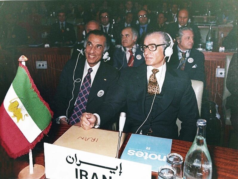 پرونده:ShahanshahAryamehrOpecMeetingAlgeria1353a.jpg