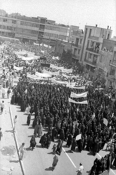 پرونده:Choas1357DemonstrationWomen.jpg