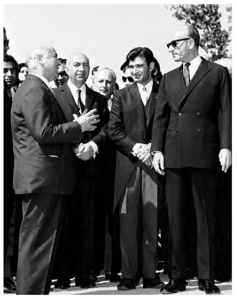 پرونده:ShahanshahAryamehrParkNiavaranOpening11Mehr1348d.jpeg