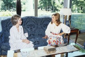 ShahbanouFarahPahlaviVaQueenSofia1978Tehran7.jpg