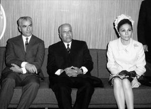 ShahanshahPresidentBourguibaShahbanouTunis1965.jpg