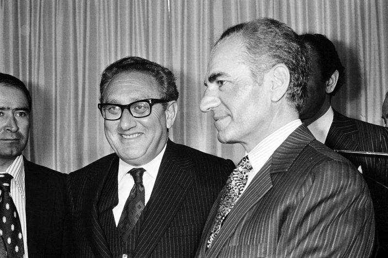 پرونده:ShahanshahKissingerZurichIranianOil1353b.jpg