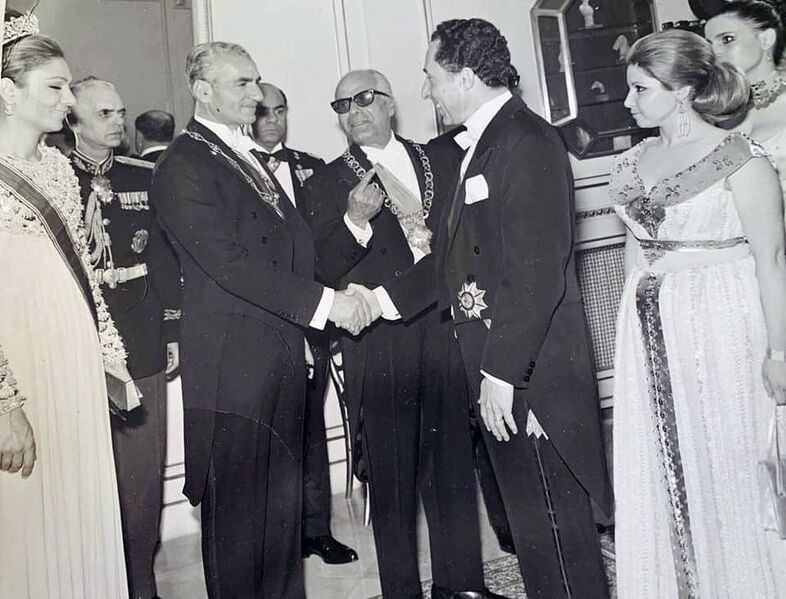 پرونده:ShahanshahPresidentTunisiaOfficialDinner1348a.jpg