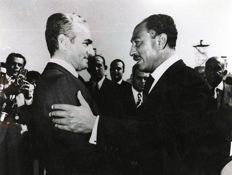 پرونده:ShahanshahAryamehrPresidentSadat19Mehr1350d.jpg