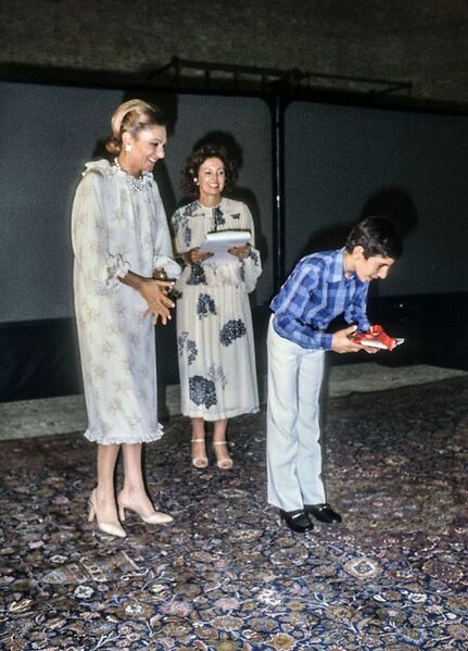 پرونده:ShahanshahShahbanouRezaPahlaviSchool2537a18.jpg