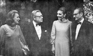 ShahanshahShahbanouVicePresidente Nelson Rockfeller24Ordibehest1354a.jpg