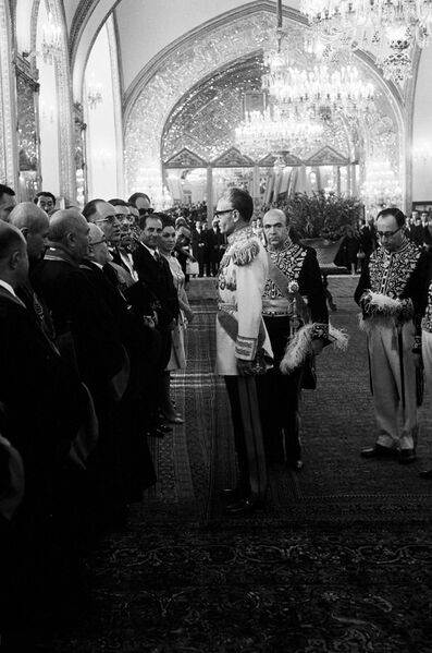 پرونده:Aryamehr25thReignShahanshahGolestanPalace1344d.jpg