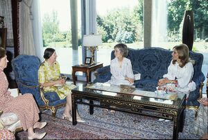 ShahbanouFarahPahlaviVaQueenSofia1978Tehran8.jpg