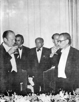 ShahanshahPresidentFordImperialEmbassyIranWashingtonDCOrdibehesht1354k2.jpg