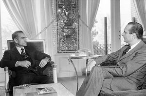 ShahanshahAryamehr JacqueChirac1Dey1353.jpg