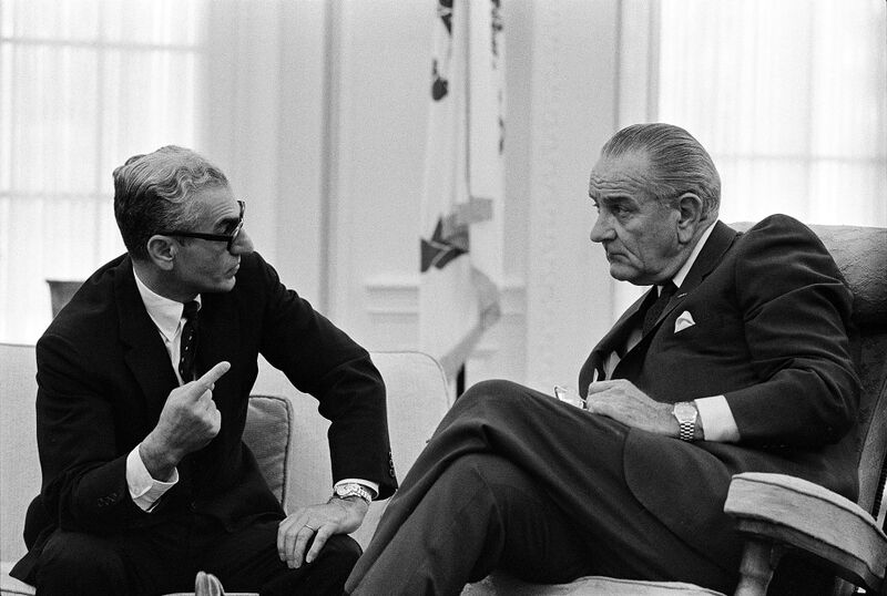 پرونده:ShahanshahAryamehrPresidentJohnsonOvalOfficeJune1968.jpg