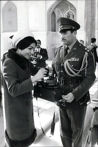 پرونده:ShahbanouKingQueenBelgiumVisitEspahan1343.jpg