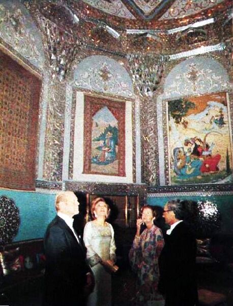 پرونده:ShahanshahPresidentFordImperialEmbassyIranWashingtonDCOrdibehesht1354.jpg