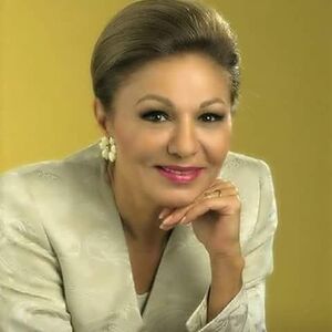 ShahbanouFarahPahlavi2536Shahanshahi99.jpg