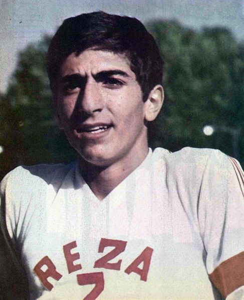 پرونده:ValiahdRezaPahlaviCaptainFootballTeam2536.jpg