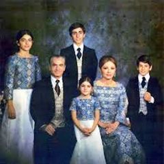 ShahanshahRoyalFamily2536.jpg