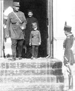 ولیعهد محمدرضای شش ساله وارد مدرسه نظام می‌شود