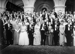 Shahanshah va Shahbanoo1962Holland.jpg