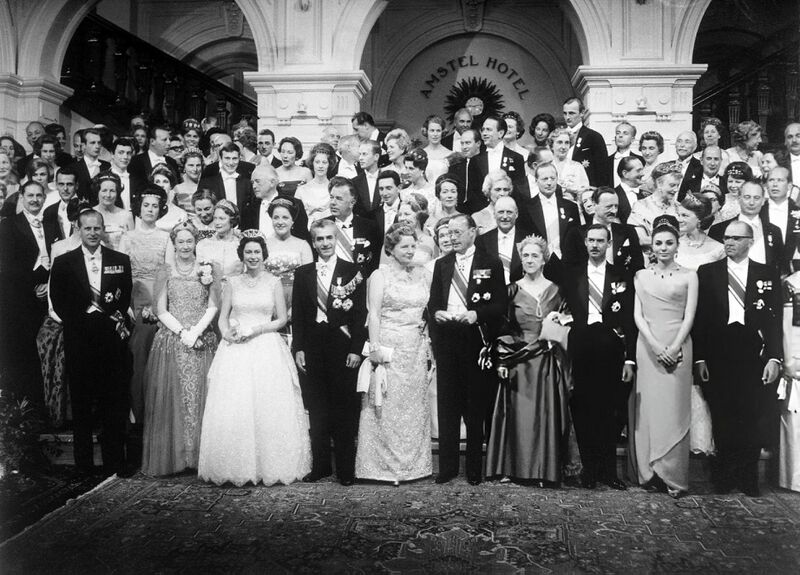 پرونده:Shahanshah va Shahbanoo1962Holland.jpg