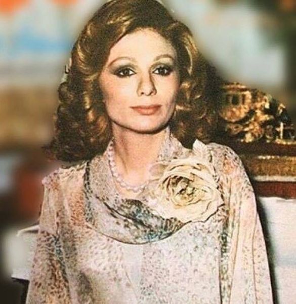 پرونده:ShahbanouFarahPahlavi2537b.jpg