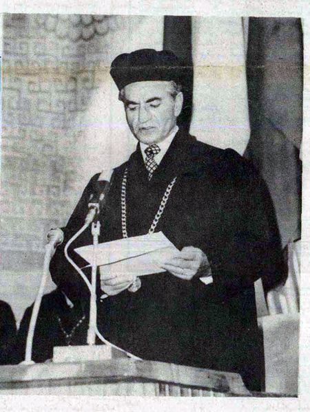 پرونده:ShahanshahAryamehrLawDoctoralDegreeUniPrag2536.jpg