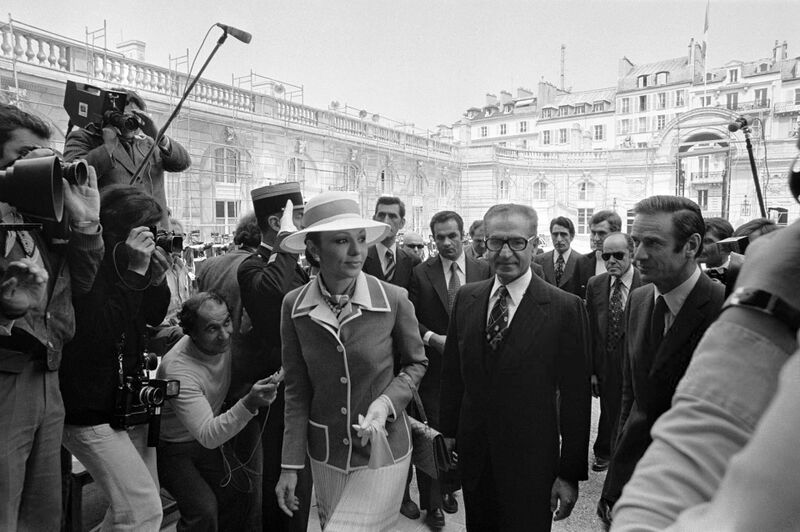 پرونده:ShahanshahShahbanouReceivedAtElyséePalace21 May1975d.jpg