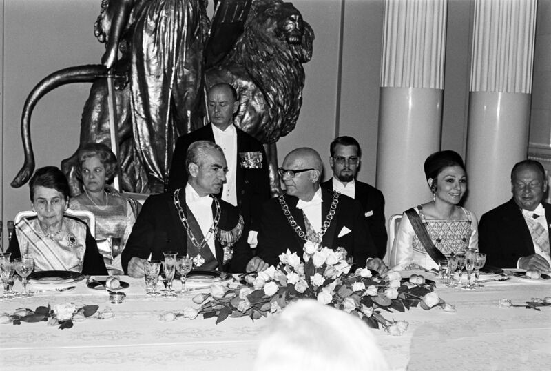 پرونده:ShahanshahAryamehrShahbanouHelsinkiStateDinnerTir1349.jpg