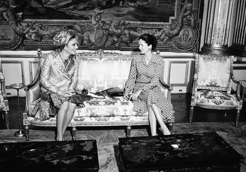 پرونده:ShahbanouAnneAymoneGiscardd'EstaingElyséePalace4Tir1353.jpg