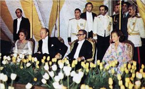 ShahanshahPresidentFordImperialEmbassyIranWashingtonDCOrdibehesht1354b.jpg
