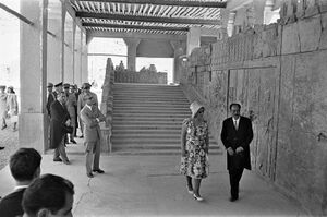 Shahanshah QueenJuliana1342TakhteJamshid9.jpg