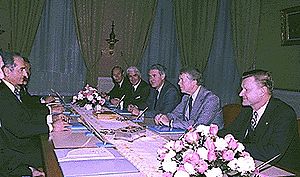ShahanshahAryamehr va CarterVanceSullivanBrzezinski.jpg