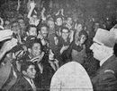 ژنرال دوگل در میان مردم شیراز