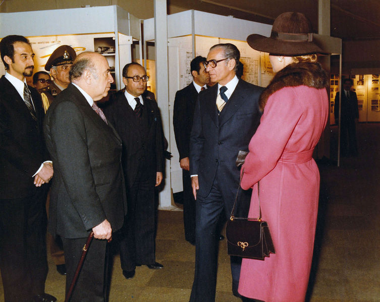 پرونده:Shahanshah ShahbanouPahlaviArchitecturalExhibition1.jpg
